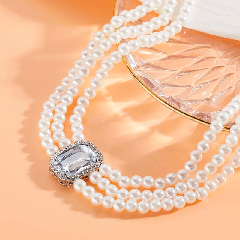 Delia Necklace