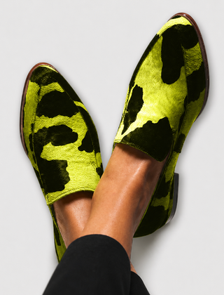 Casimira · Mocasín con Estampado de Vaca y Borlas - Raúl & Sara Madrid