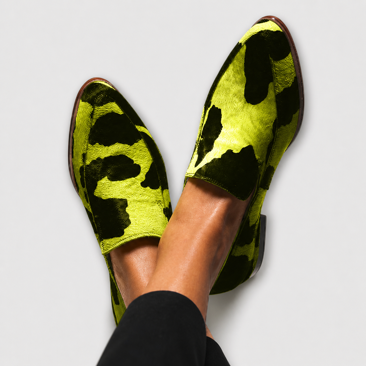 Casimira · Mocasín con Estampado de Vaca y Borlas - Raúl & Sara Madrid
