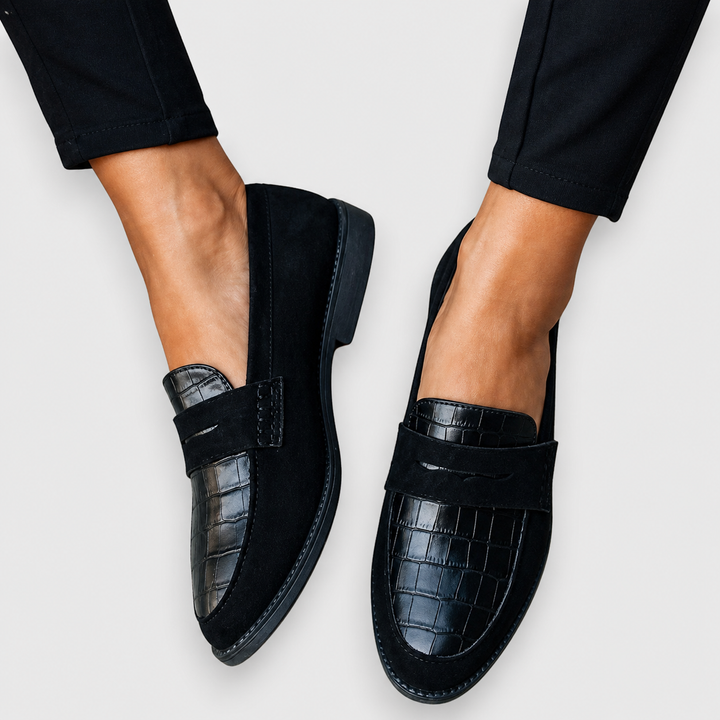 Engracia™ | Mocasín Negro Texturizado con Borlas