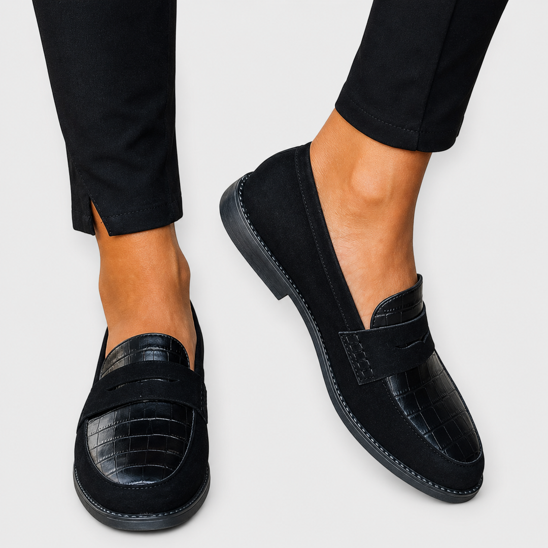 Engracia™ | Mocasín Negro Texturizado con Borlas