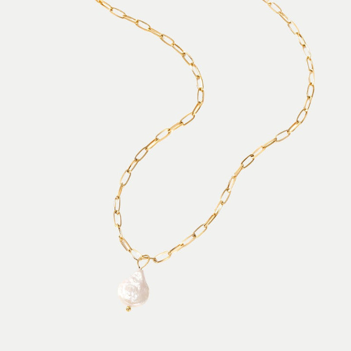 Elisa – Delicate Gold Chain with Mini Cross
