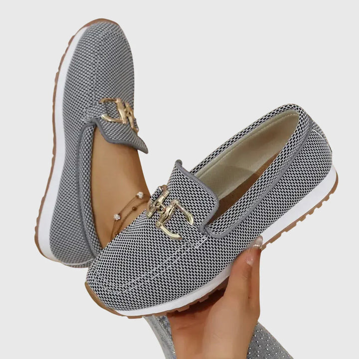 Sinforosa™ | Mocasín Deportivo con Detalle de Hebilla Dorada