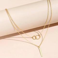 Collar dorado con colgante refinado - Raúl & Sara Madrid