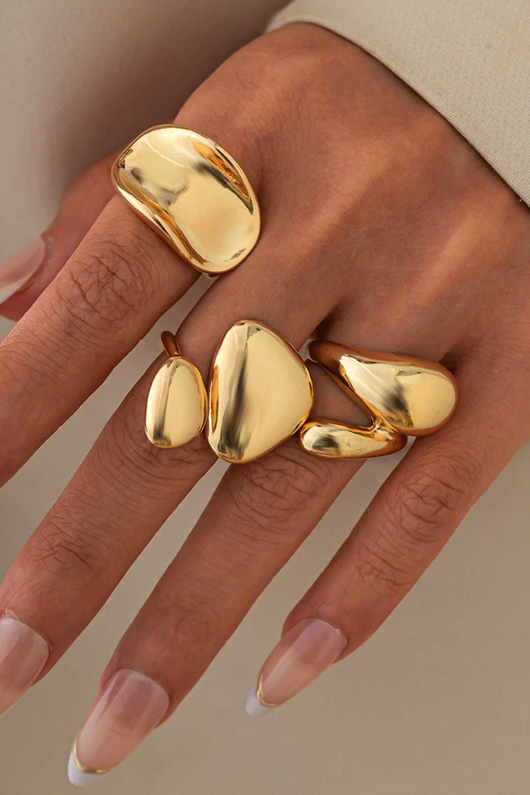Anillos de Metal con Diseño Irregular - Raúl & Sara Madrid