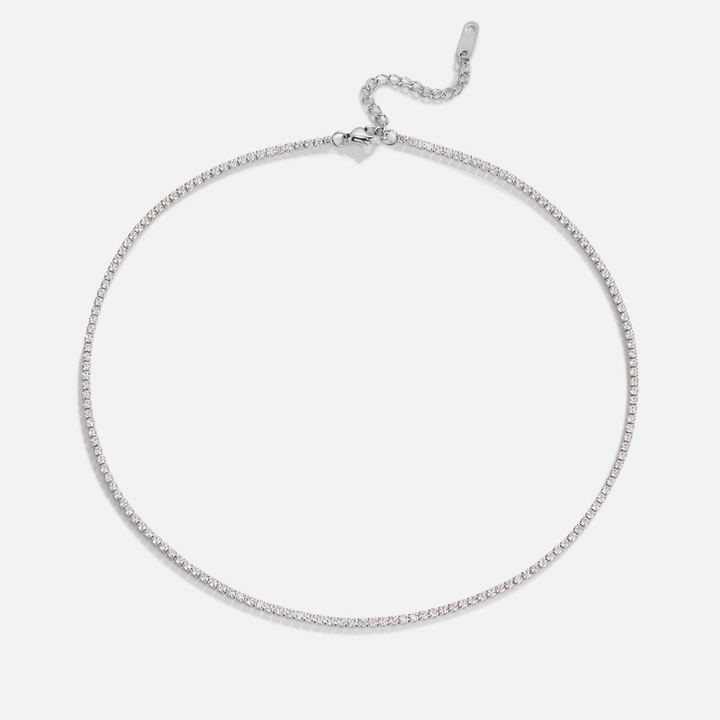Greta – Collar dorado con pequeño medallón