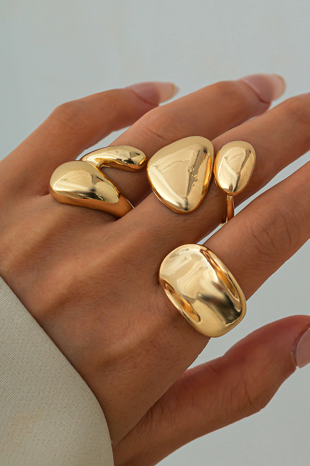 Anillos de Metal con Diseño Irregular - Raúl & Sara Madrid