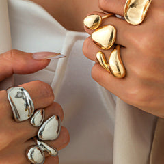 Anillos de Metal con Diseño Irregular - Raúl & Sara Madrid