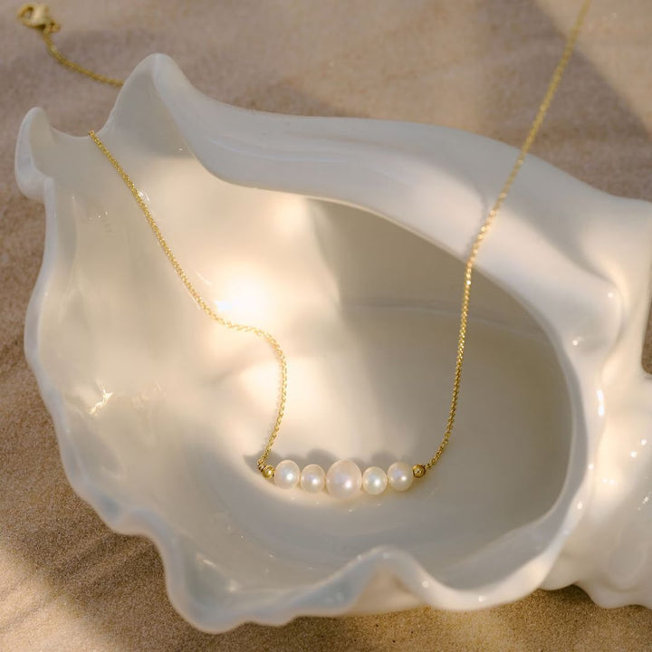 Juliana – Collar dorado de diseño minimalista