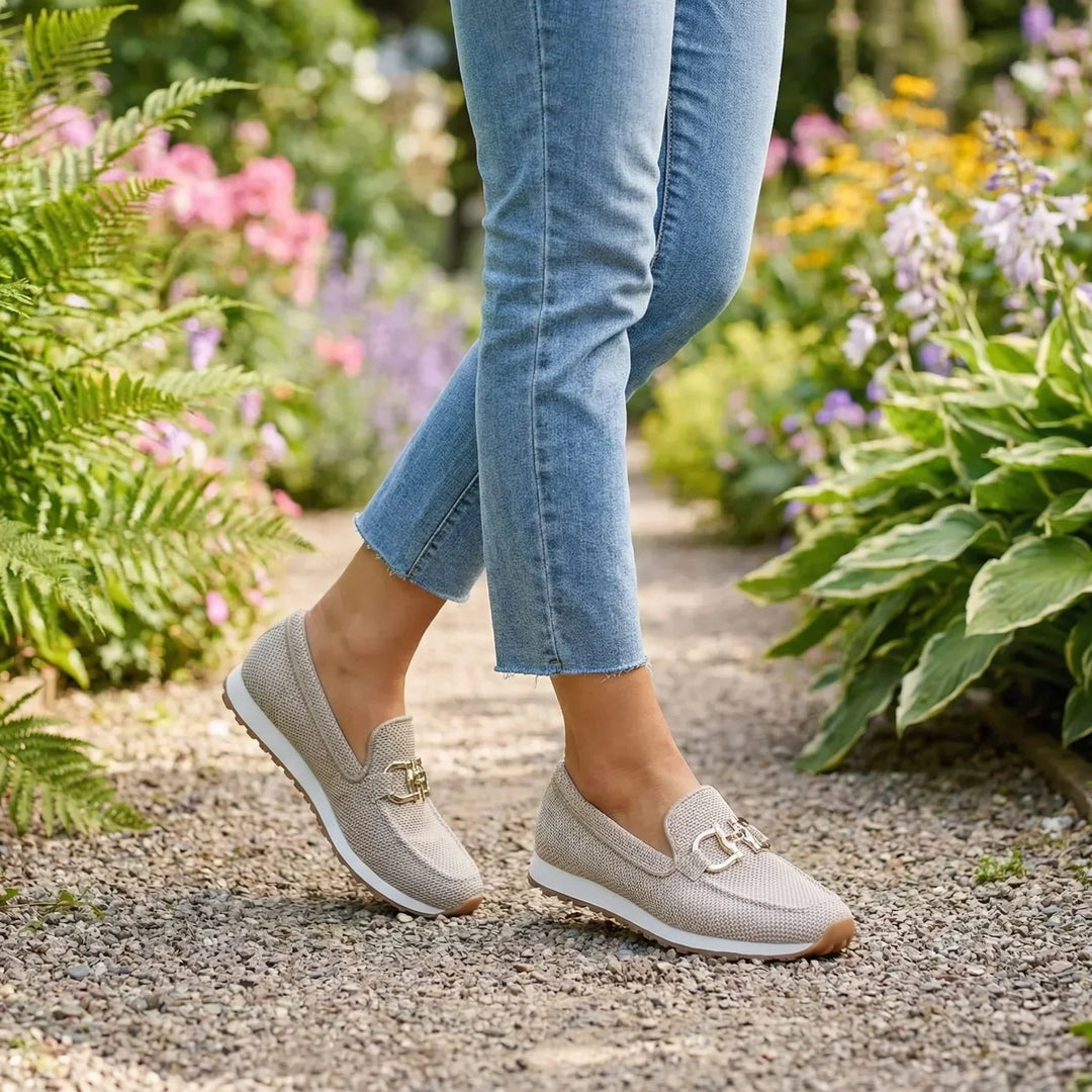 Sinforosa™ | Mocasín Deportivo con Detalle de Hebilla Dorada