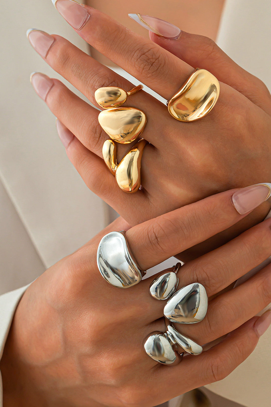 Anillos de Metal con Diseño Irregular - Raúl & Sara Madrid