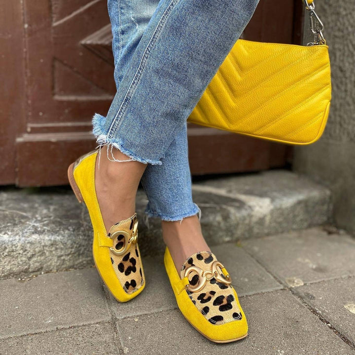 Sonia Zapatillas con Diseño Animal y Hebilla Adornada