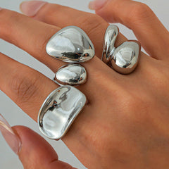 Anillos de Metal con Diseño Irregular - Raúl & Sara Madrid