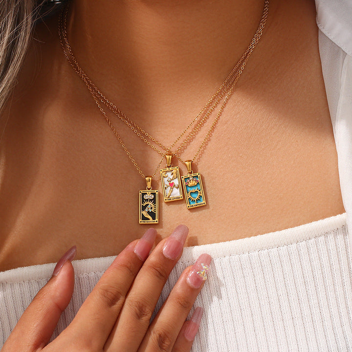 Sabina – Collana dorata con pendente elegante