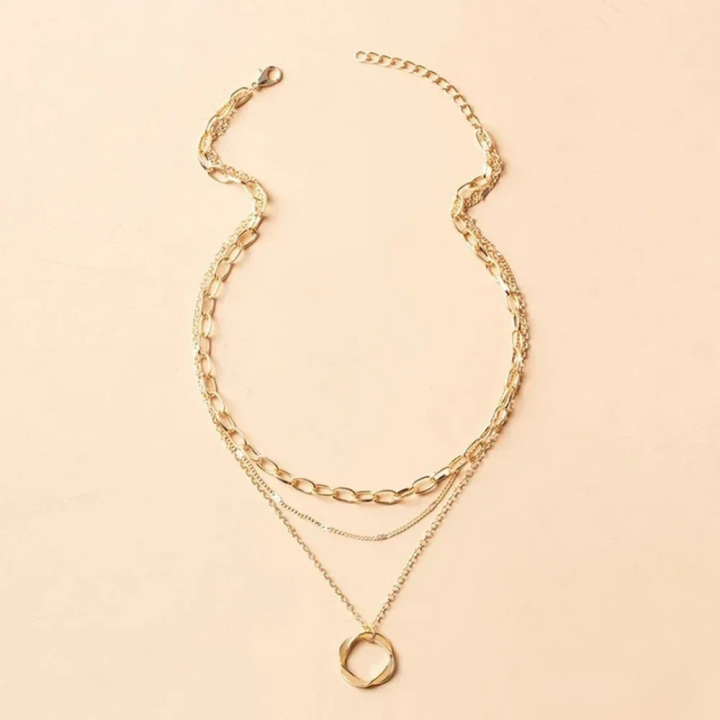 Beata – Collana dorata con delicate decorazioni in pietra