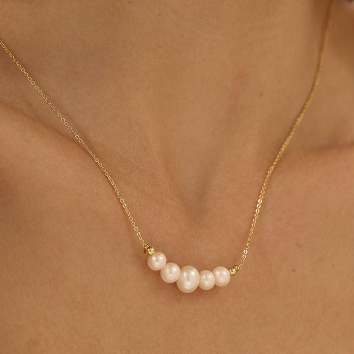 Juliana – Collar dorado de diseño minimalista