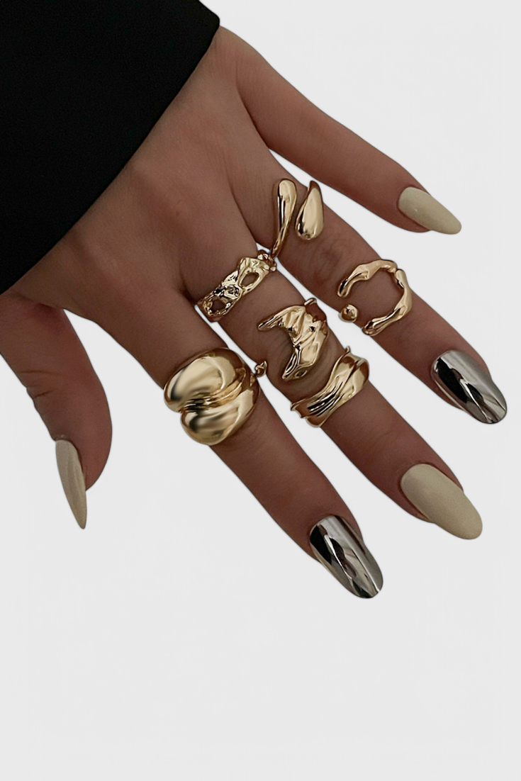 Anillo Multicapa de Diseño Irregular - Raúl & Sara Madrid