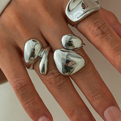 Anillos de Metal con Diseño Irregular - Raúl & Sara Madrid