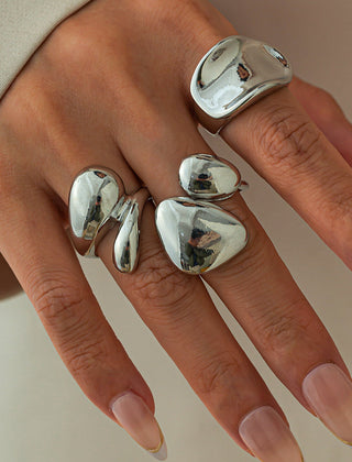 Anillos de Metal con Diseño Irregular - Raúl & Sara Madrid