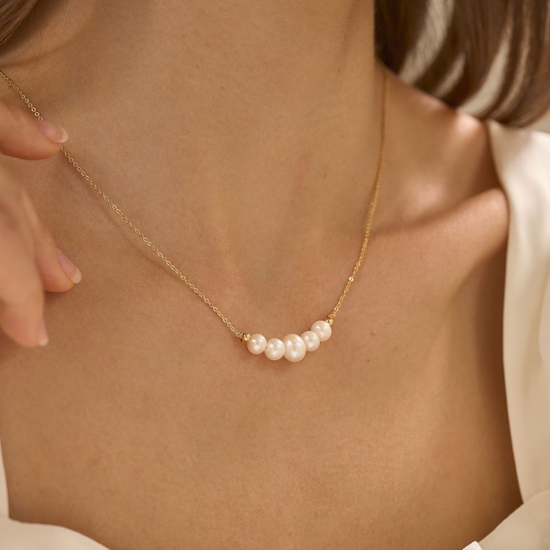 Juliana – Collar dorado de diseño minimalista