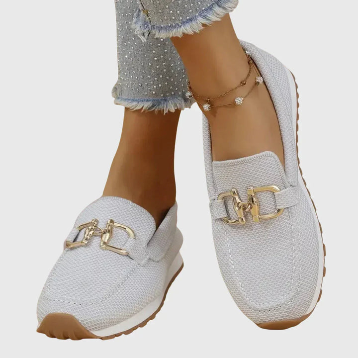 Sinforosa™ | Mocasín Deportivo con Detalle de Hebilla Dorada