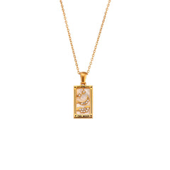 Collar dorado con colgante elegante - Raúl & Sara Madrid