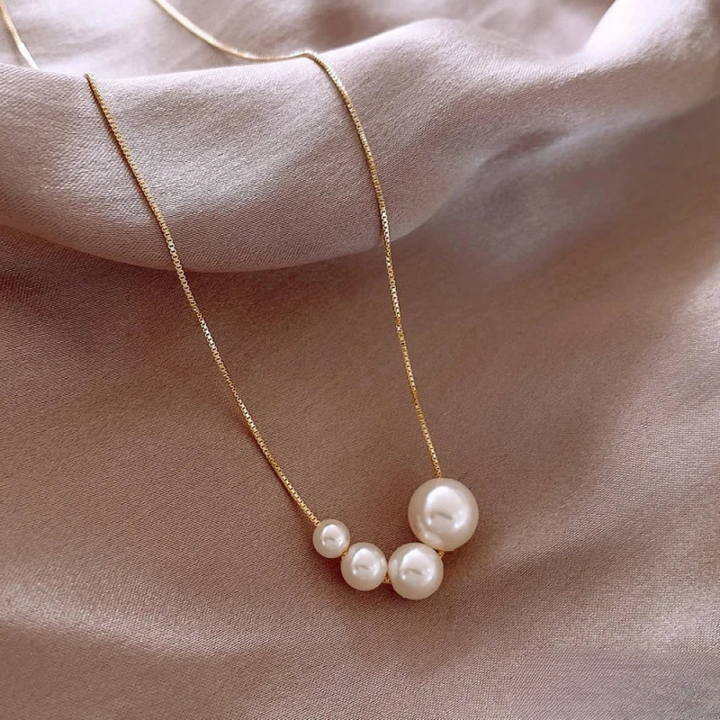 Hana – Collar dorado con detalles redondeados