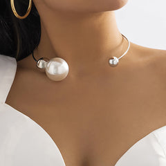 Collares de Perlas Metálicas - Raúl & Sara Madrid