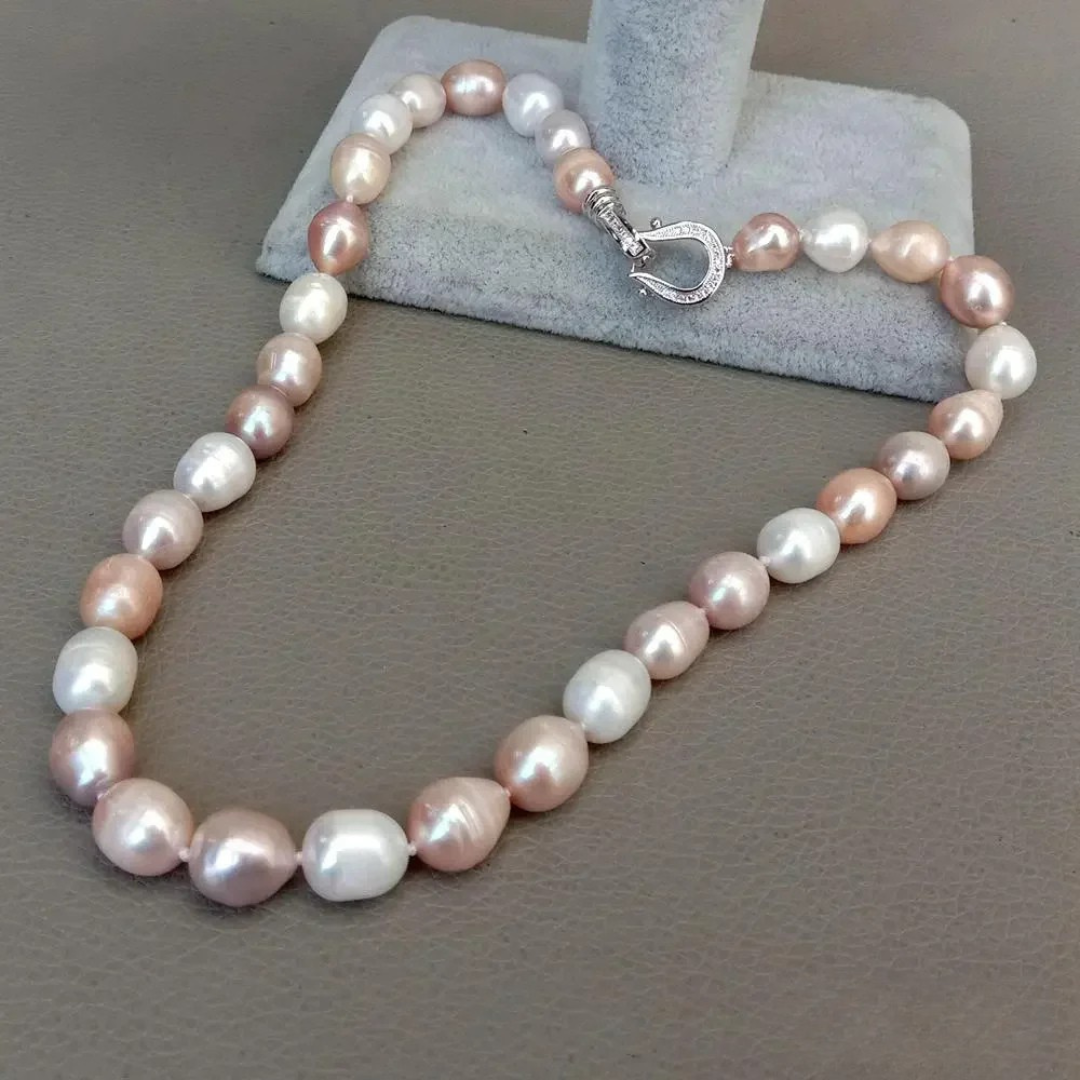 Carina – Collar dorado con sutil destello