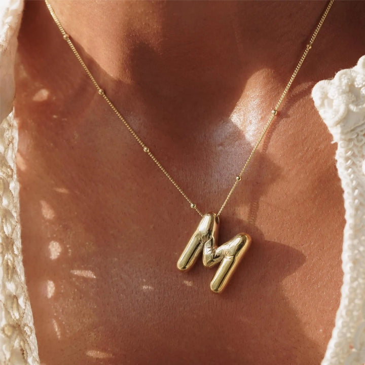 Irena – Collar dorado con charm de inicial
