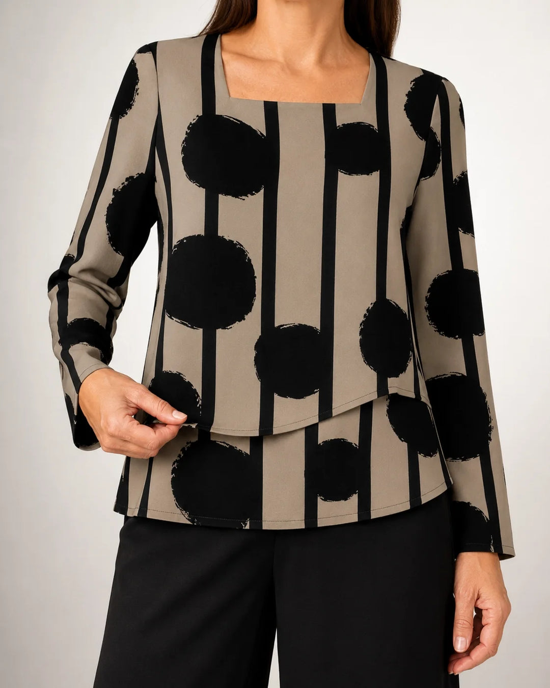 Leocadia™ | Conjunto de Puntos con Pantalón Negro