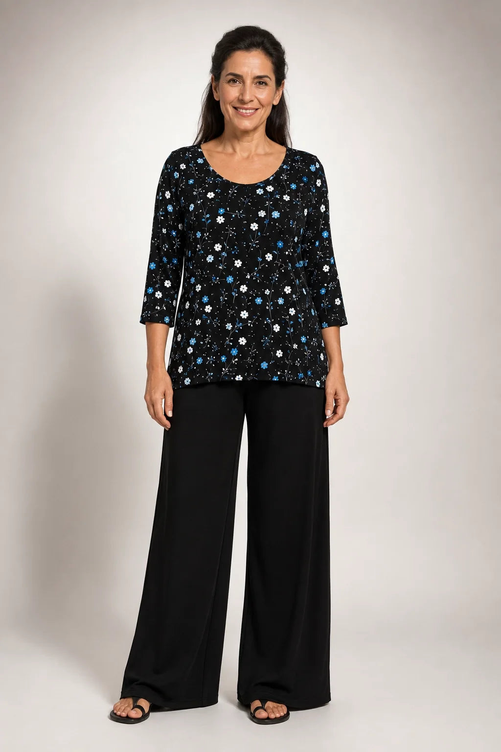 Urbana · Conjunto de Pantalón Largo con Estampado Floral en Negro - Raúl & Sara Madrid