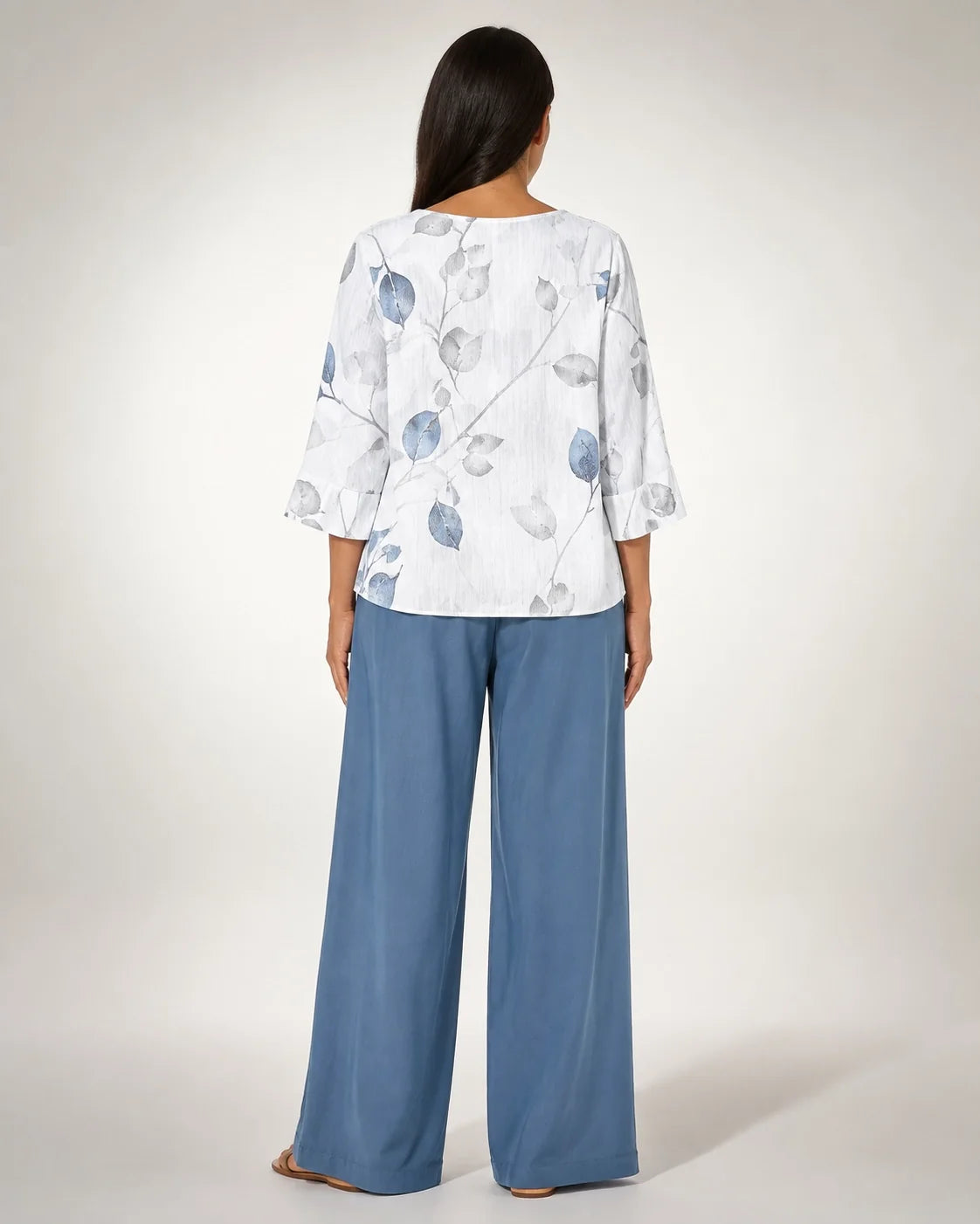 Filiberta · Conjunto floral en azul marino - Raúl & Sara Madrid
