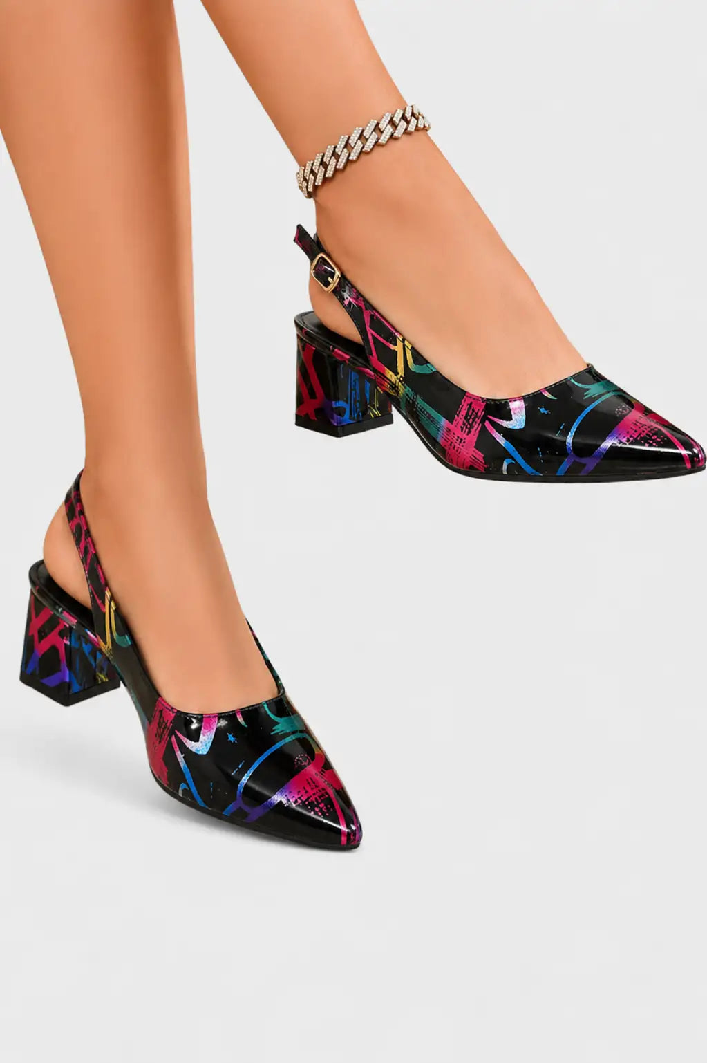 Karthleen Tacones Anchos con Diseño Geométrico