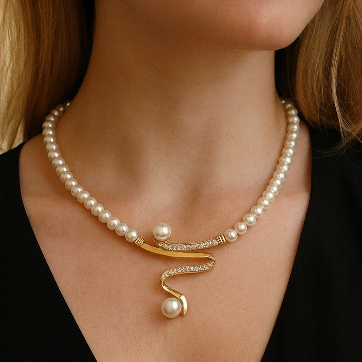 Conjunto de collar y aretes con perlas naturales