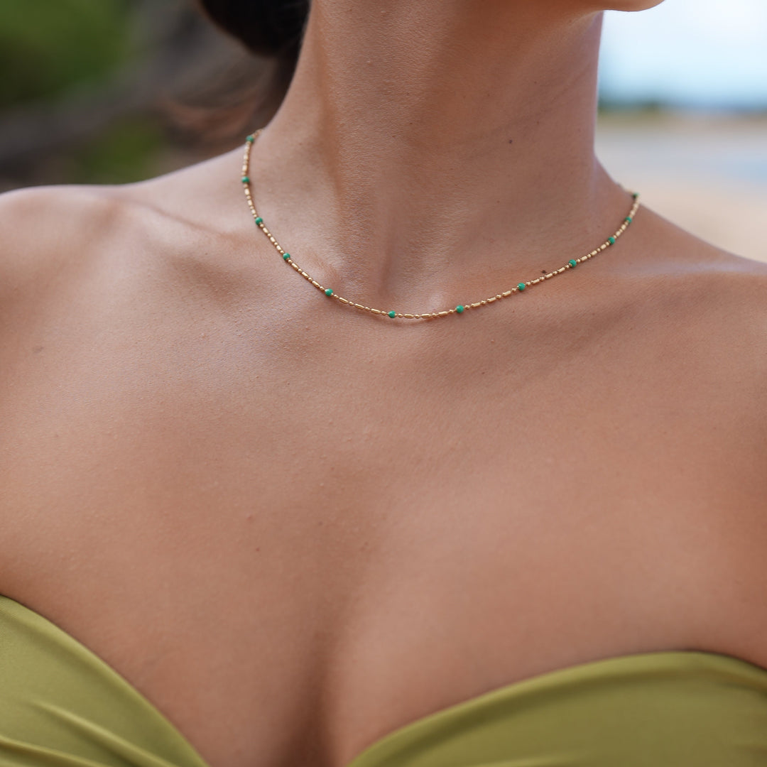 Marlene – Collar dorado elegante con diseño liso