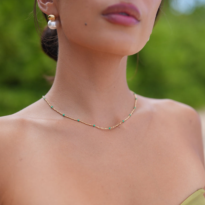 Marlene – Collar dorado elegante con diseño liso