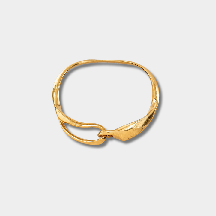 Frieda - Stylish Collar