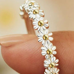 Anillo de plata ajustable con esmalte pintado a mano y diseño de margaritas - Raúl & Sara Madrid