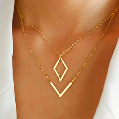 Collar Chic con Colgante Geométrico en Forma de V - Raúl & Sara Madrid
