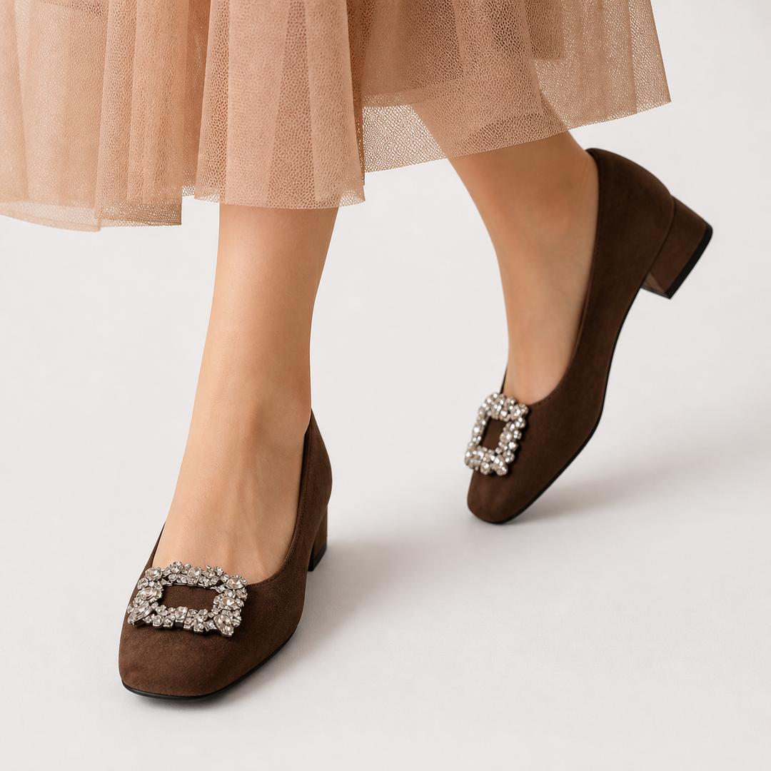 Casimira™ | Zapato de Ante con Broche de Joya y Tacón de Bloque
