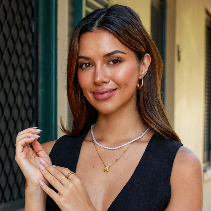 Leonora – Doble collar dorado con elegante detalle en forma de corazón