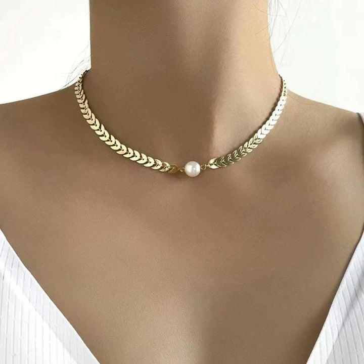 Collar Griego con Perla Dorada