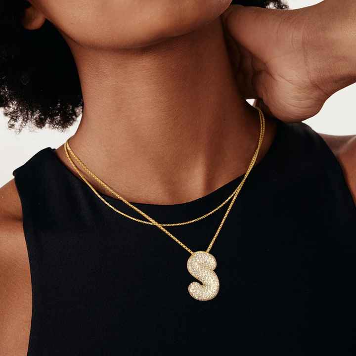 Melanie – Doble corazón en collar dorado
