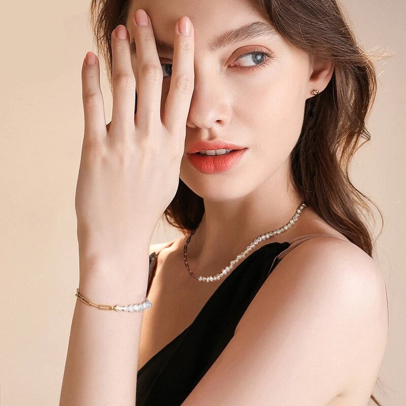Livia – Elegante collar dorado con diseño de eslabones
