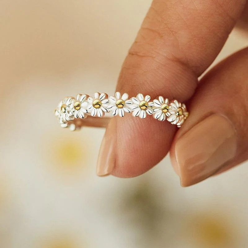 Anillo de plata ajustable con esmalte pintado a mano y diseño de margaritas - Raúl & Sara Madrid