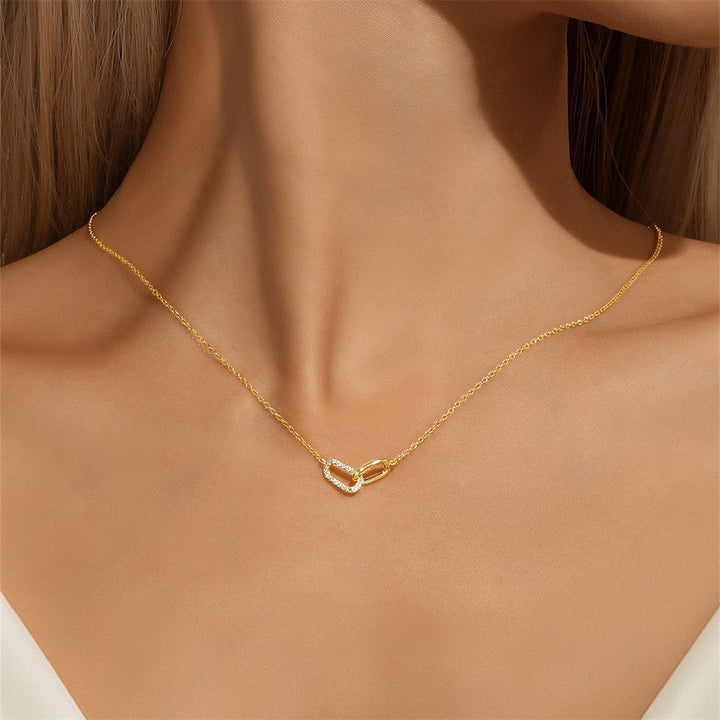Carina – Delicate Silver Collar with Small Circular Pendant