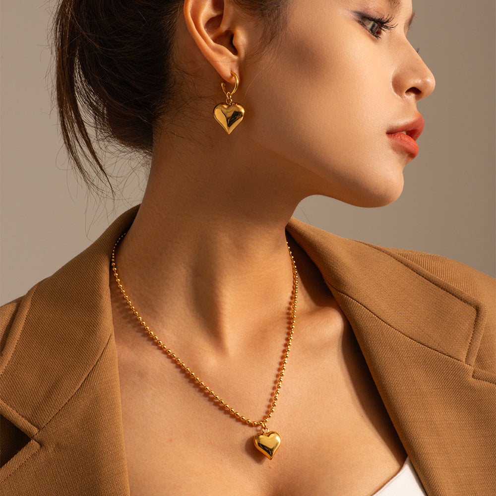 Collar dorado con colgante moderno - Raúl & Sara Madrid
