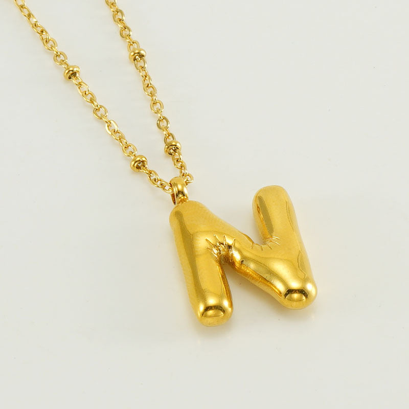 Irena – Collar dorado con charm de inicial
