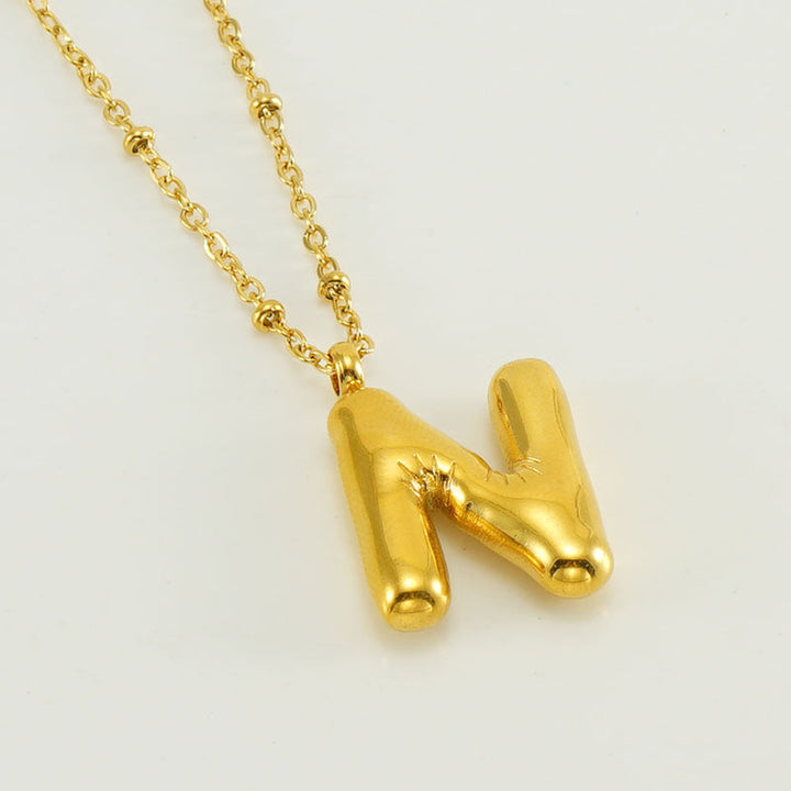 Irena – Collar dorado con charm de inicial